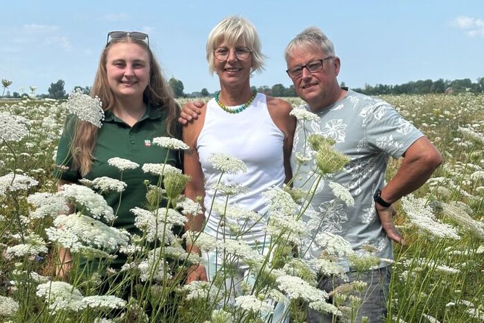 Öffentlichkeitsmittarbeiterin Jule, zusammen mit Willhelm und Elke Hamcke 